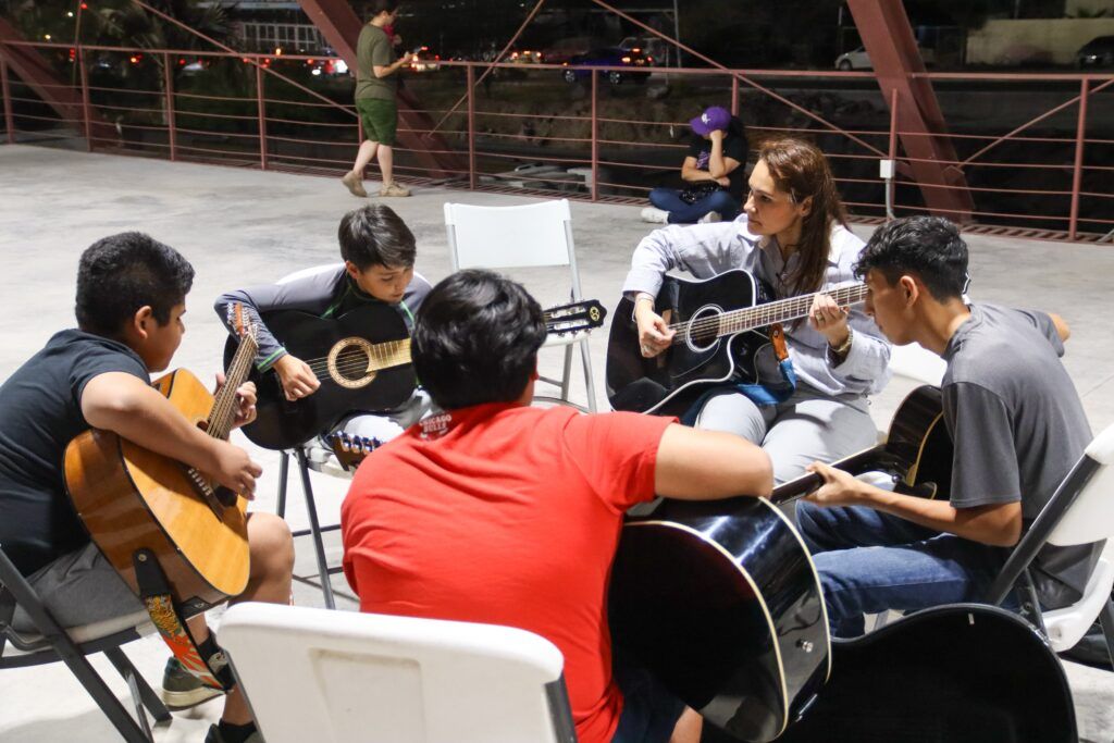 Cursos de guitarra y requinto fortalecen el desarrollo artístico de la niñez y juventudes