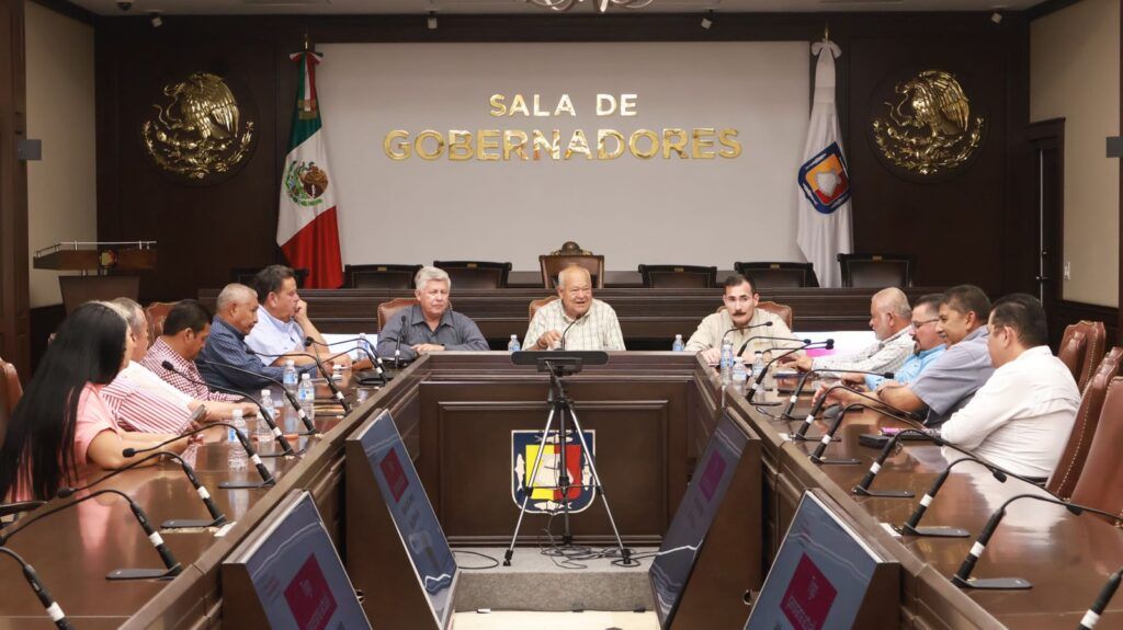 El gobernador Víctor Manuel Castro Cosío sostuvo una reunión con productores de trigo para definir estrategias frente a la caída de hasta un 40% en la producción agrícola.