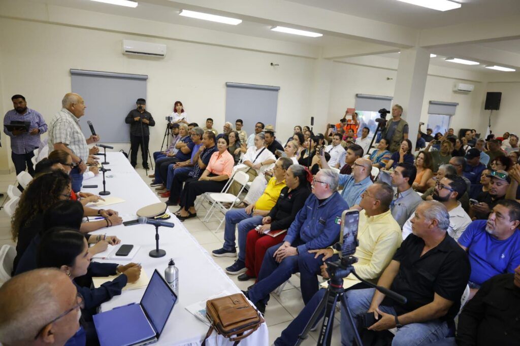 El gobernador Víctor Manuel Castro Cosío expresó su respaldo a las y los loretanos ante la preocupación generada por el decreto federal sobre habilitación y modificación de puertos.