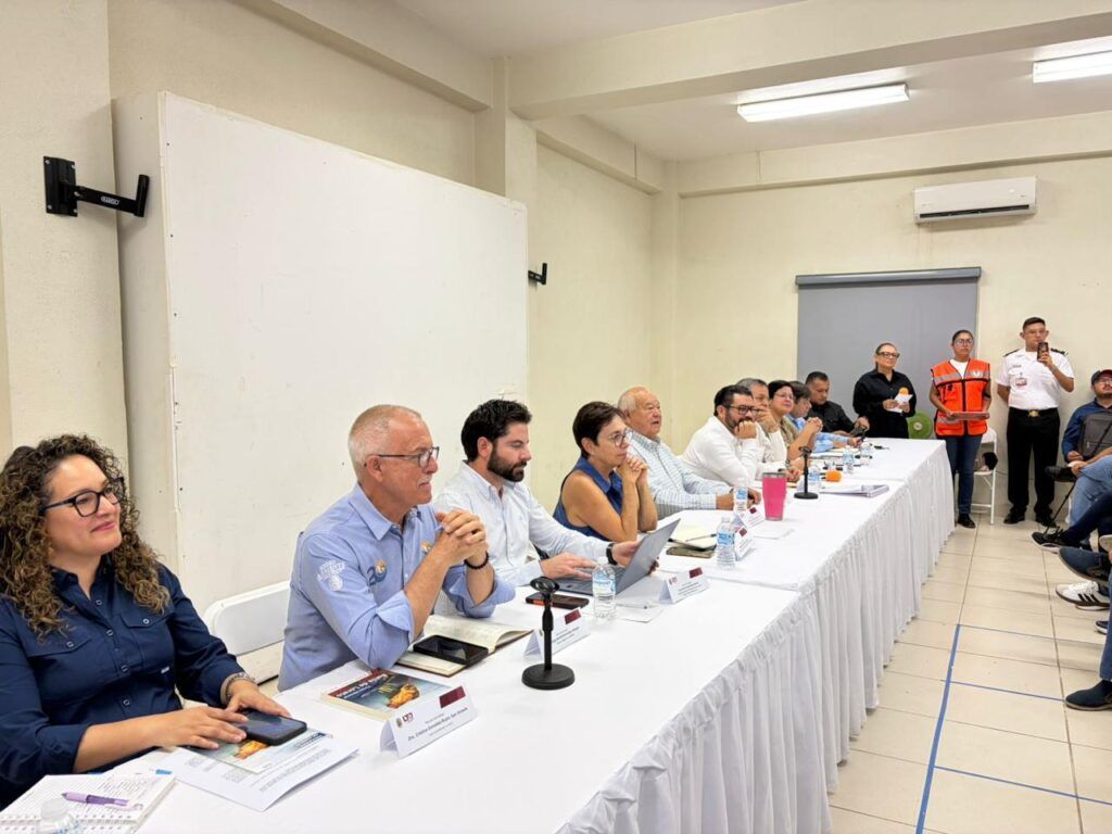 El gobernador Víctor Manuel Castro Cosío informó que el Gobierno de México decidió abrogar el decreto que declaraba a Loreto puerto de altura y cabotaje.