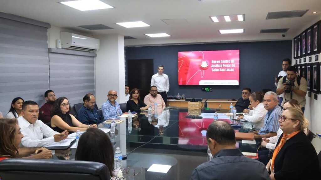 Autoridades estatales sostuvieron una reunión de trabajo para avanzar en la planeación del nuevo Centro de Justicia Penal en Cabo San Lucas.