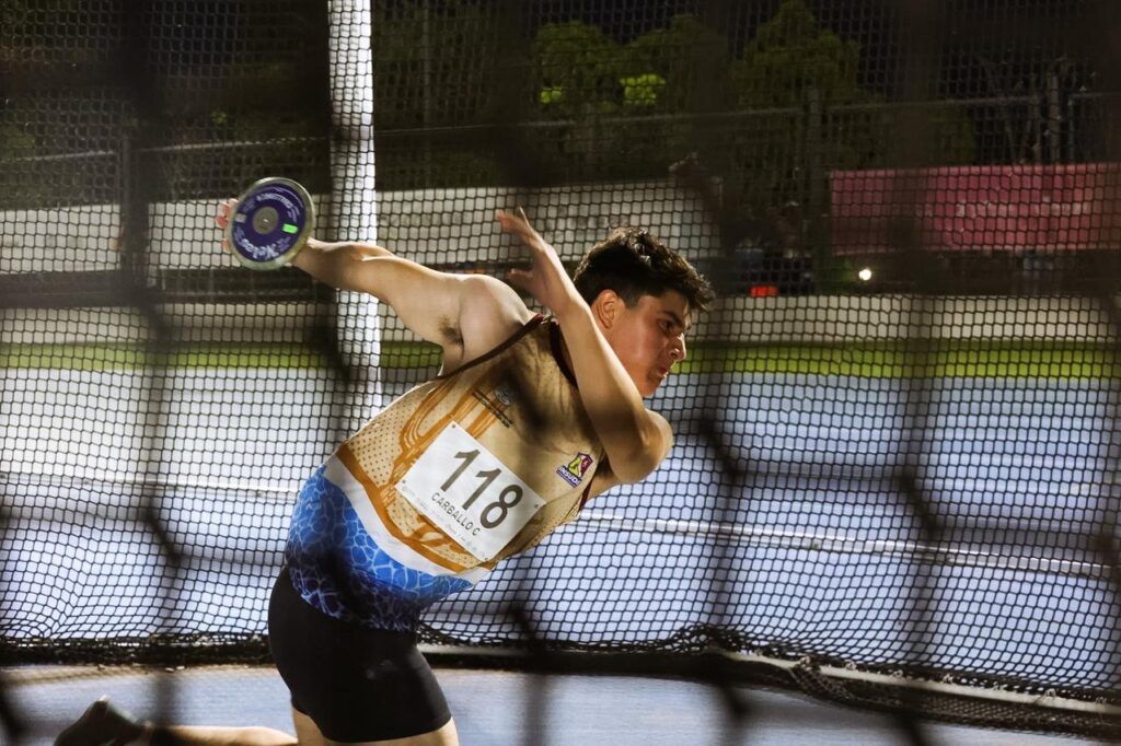 Pablo Carballo obtuvo plata en lanzamiento de disco y atletas de pista avanzaron a finales en la ON2026