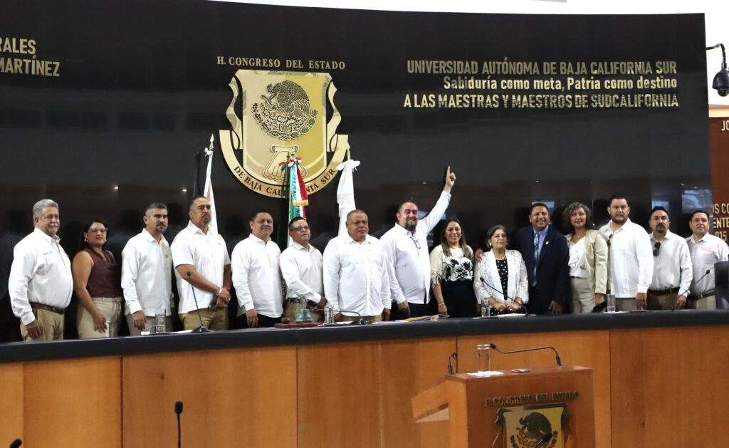 El reconocimiento destaca la contribución del magisterio al desarrollo educativo y social de Baja California Sur