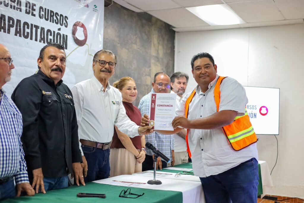 Un total de 20 personas concluyeron su formación técnica, fortaleciendo habilidades orientadas a facilitar su incorporación al sector productivo.
