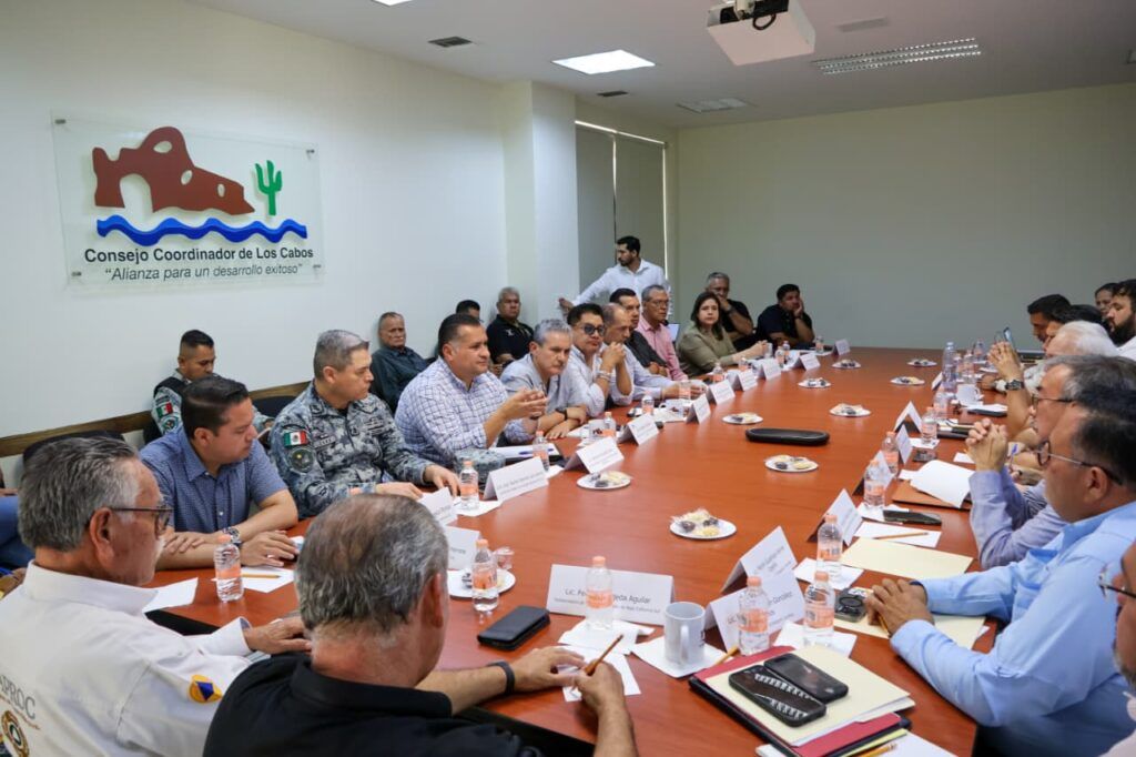 Gobierno y empresarios impulsarán acciones coordinadas para preservar el orden y la seguridad en el destino turístico