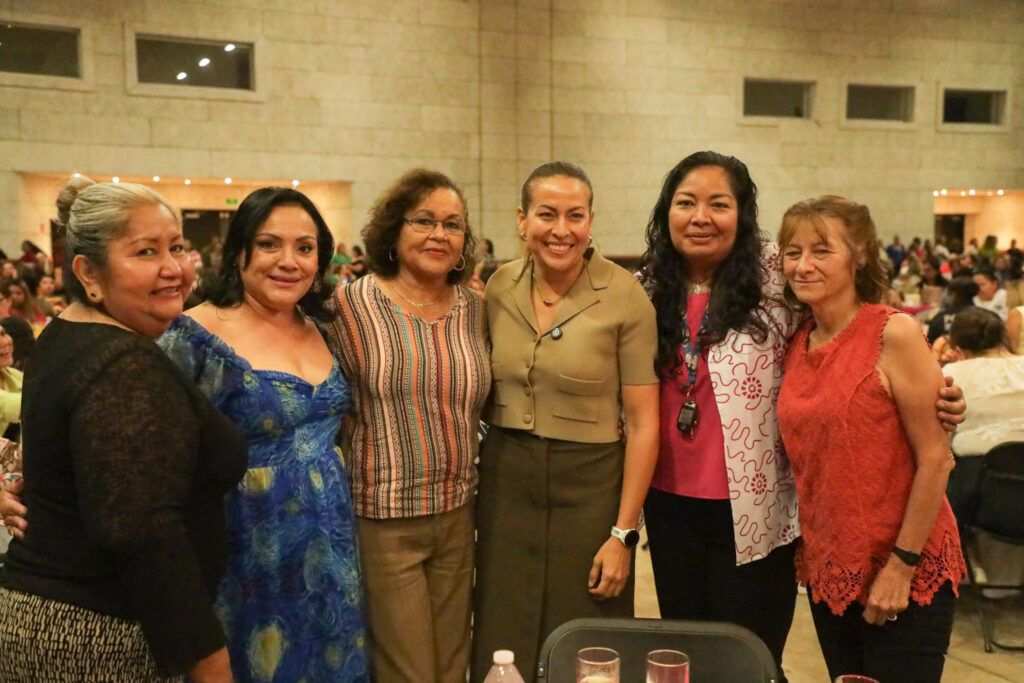 La presidenta municipal felicitó a las madres y reiteró su compromiso de fortalecer programas de apoyo y acompañamiento
