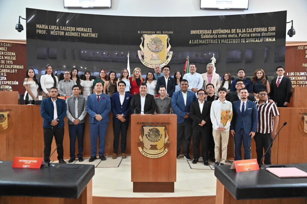 Durante los días 22 y 23 de mayo, jóvenes sudcalifornianos participan en la Incubadora de Legisladores utilizando la tribuna para presentar propuestas e inquietudes sociales.