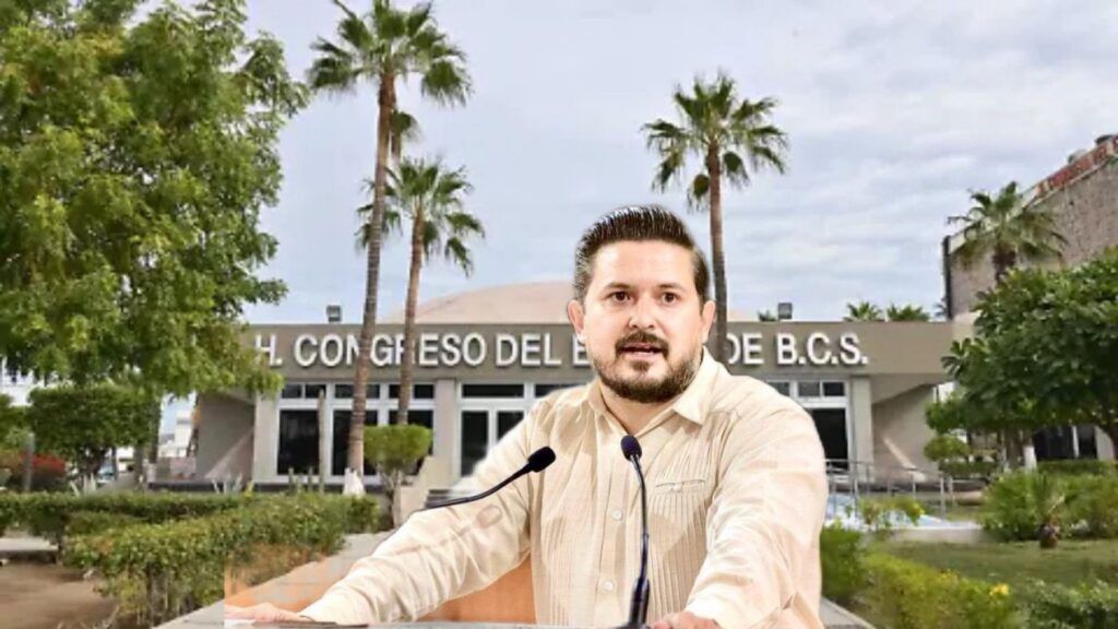 El diputado Eduardo “Yayo” Van Wormer Castro dio lectura a la iniciativa impulsada por la Comisión de Puntos Constitucionales y de Justicia.