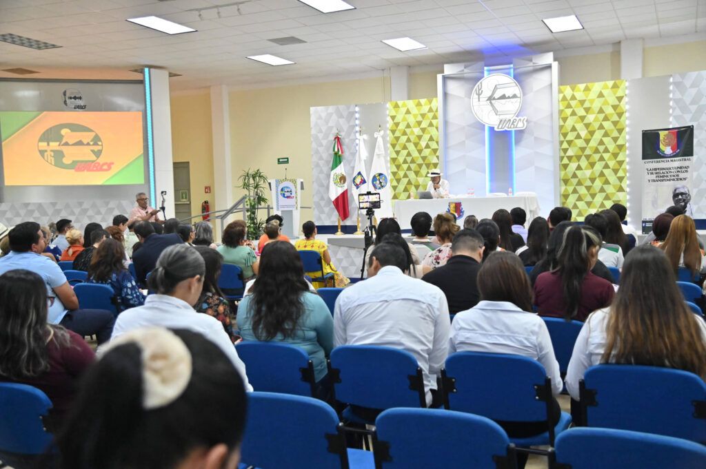 Especialista abordó la relación entre hipermasculinidad, feminicidios y transfeminicidios durante conferencia en la UABCS.