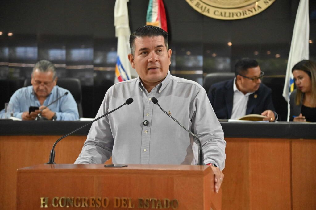 La iniciativa permitiría a la autoridad educativa local diseñar contenidos y talleres complementarios adaptados a la realidad estatal.