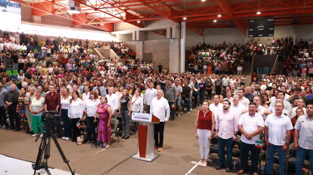 El mandatario destacó que Baja California Sur recibe una inversión federal superior a los 13 mil millones de pesos para infraestructura, salud, educación y bienestar social.