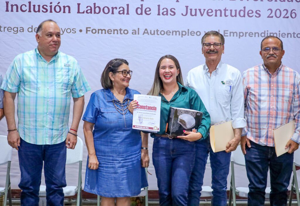 La Feria Nacional de Empleo reunió a 45 empresas y entregó recursos para fortalecer proyectos de autoempleo.