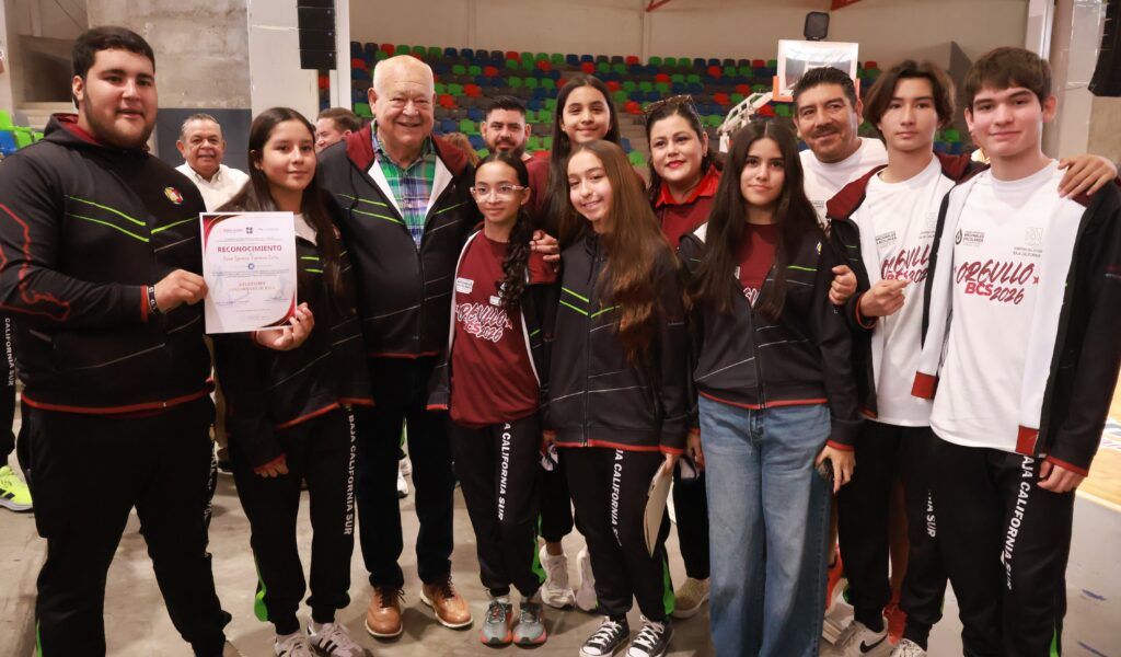 Durante una ceremonia en la Arena La Paz, se reconoció a jóvenes que obtuvieron resultados destacados en competencias nacionales.