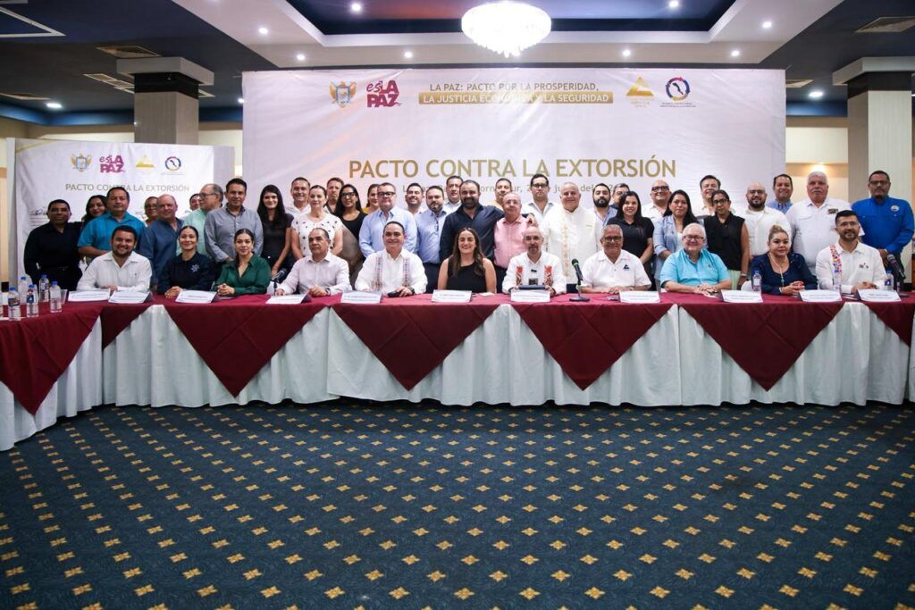 La firma del pacto nacional busca fortalecer la seguridad, la competitividad y el respaldo a las micro, pequeñas y medianas empresas del municipio.