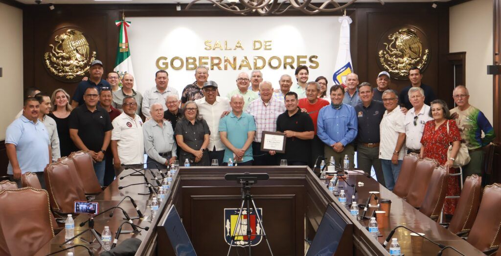El gobernador destacó el legado deportivo del excampeón mundial de boxeo y entregó reconocimientos a Eduardo Camarena Reyes y Pedro de Jesús "Killiki" León.