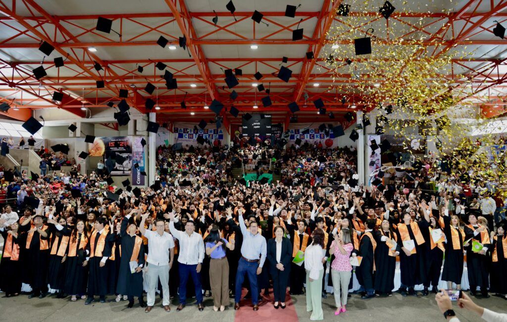 Las y los estudiantes concluyeron su formación en carreras técnicas orientadas al desarrollo económico y social de la entidad.