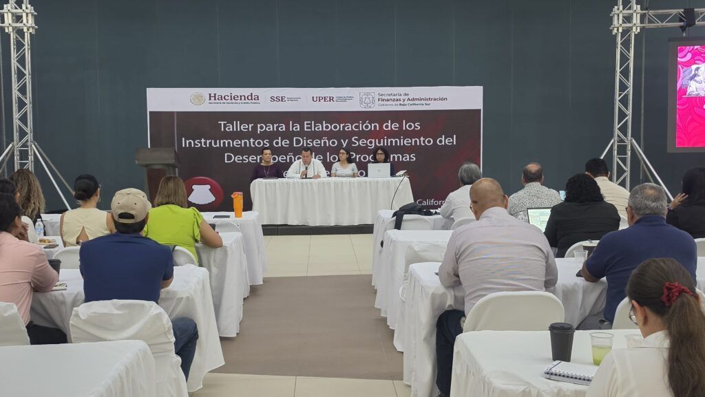 La jornada reúne a autoridades estatales y municipales para mejorar la evaluación del desempeño y el uso de los recursos públicos.