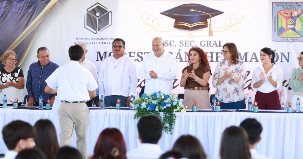 Durante la clausura de cursos en Loreto, el gobernador destacó los avances educativos alcanzados en Baja California Sur.