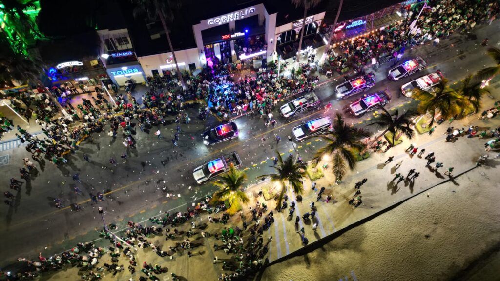 El operativo "En La Paz Sí Festejo Seguro" reunió a corporaciones de los tres órdenes de gobierno y permitió que casi mil personas celebraran sin incidentes en el malecón.