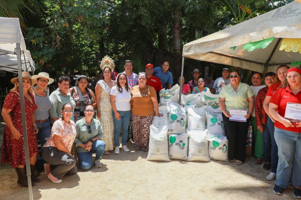 La estrategia municipal impulsa el desarrollo rural mediante apoyos directos para fortalecer la producción tradicional y la economía comunitaria.