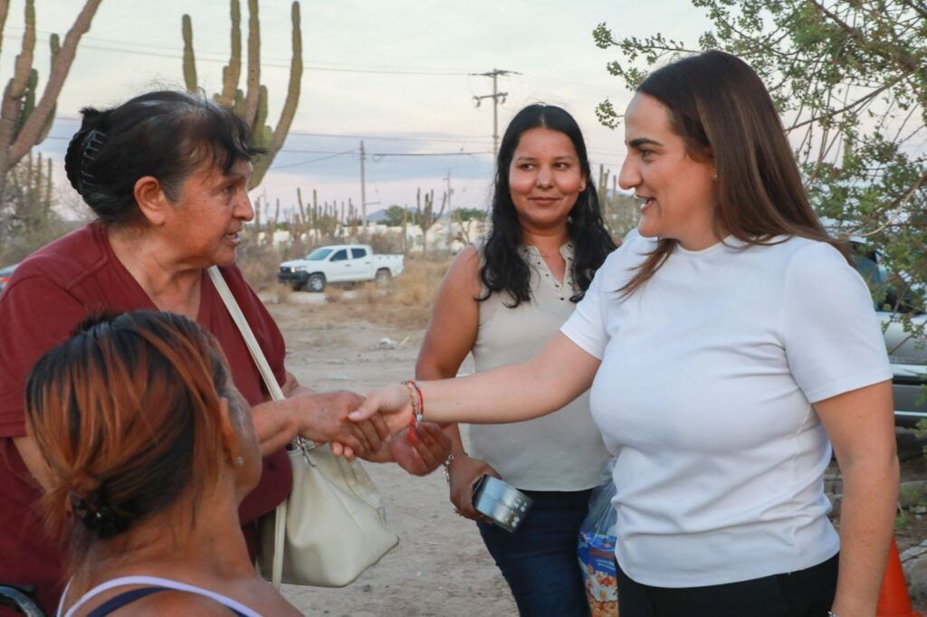 El Ayuntamiento de La Paz realizó trabajos de mejoramiento urbano y atención ciudadana encabezados por la alcaldesa en funciones, Amor Fenech Montaño.