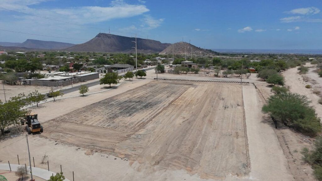 La obra contempla pasto, alumbrado, porterías y protecciones para ofrecer un espacio deportivo digno y seguro para la niñez y juventud paceña.