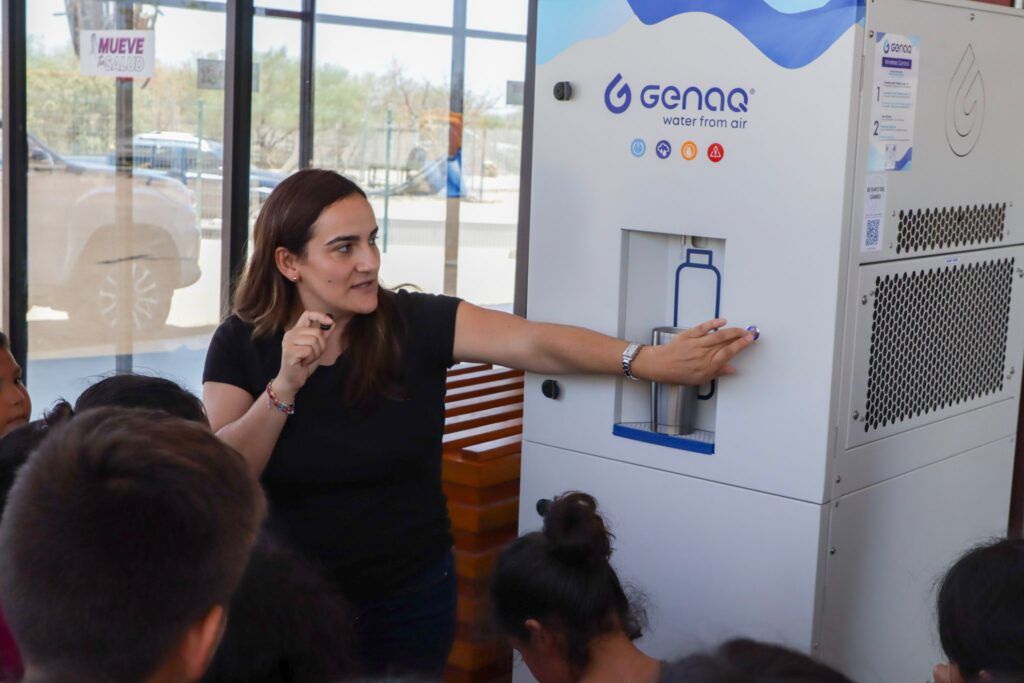 El innovador equipo, donado al Ayuntamiento de La Paz, opera mediante condensación y se encuentra en fase de prueba.