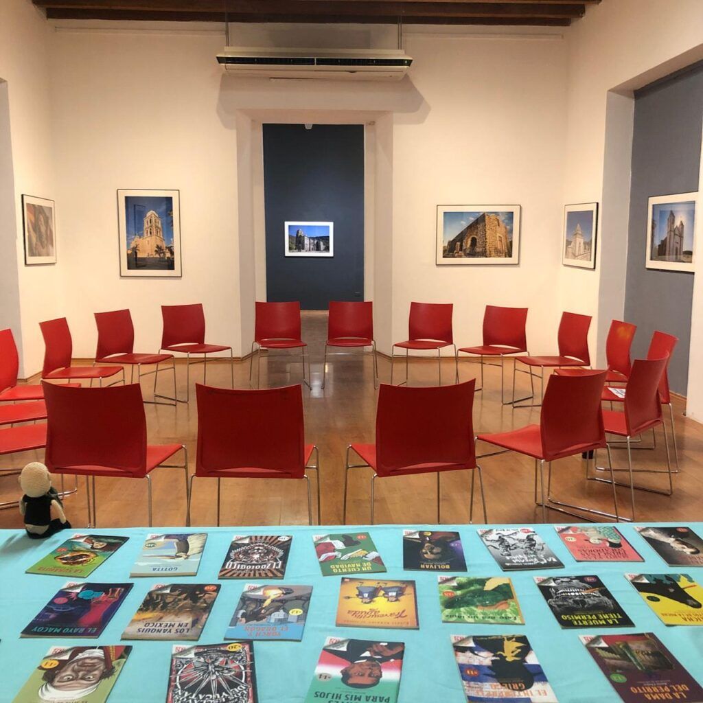 Los clubes de lectura ofrecen un espacio para confrontar ideas, compartir interpretaciones y descubrir nuevas formas de acercarse a un libro.