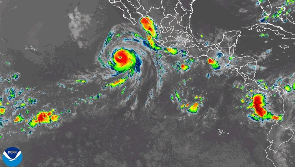 Genevieve refuerza las lluvias y el oleaje en Baja California Sur