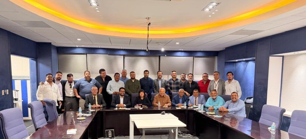 Representantes del sector transportista sostuvieron reunión con autoridades estatales y federales en la Ciudad de México.