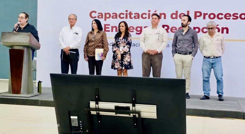 Más de 250 servidores públicos reciben capacitación para integrar expedientes, informes de gestión y documentación que será entregada a la próxima administración.