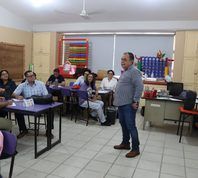 ¿Limitar celulares en las escuelas? Docentes de BCS dan su opinión