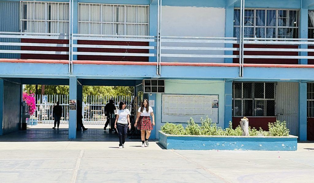 El regreso a clases moviliza este lunes a estudiantes de educación básica y bachillerato en los cinco municipios.