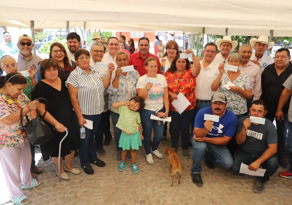 Gobierno de BCS entrega apoyos a 23 familias para fortalecer negocios de productos regionales, alimentos, artesanías y actividades productivas