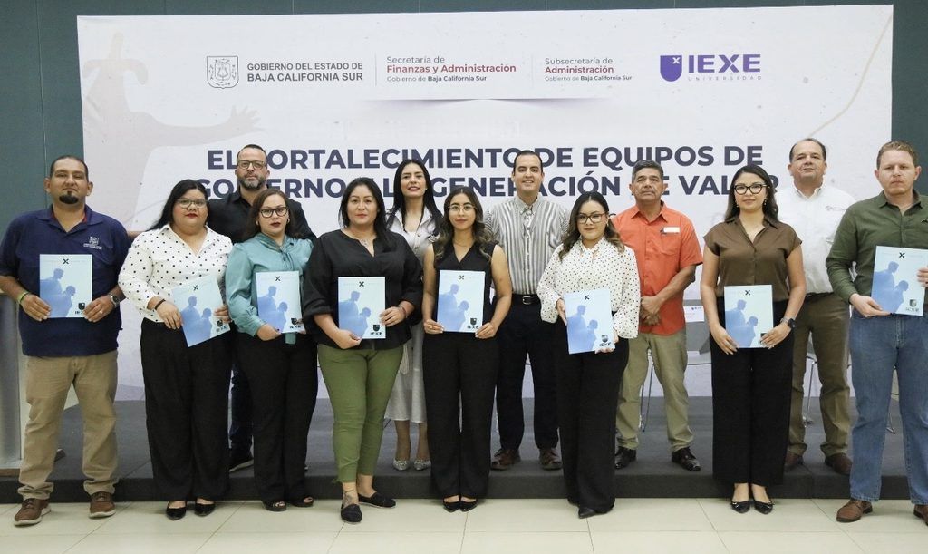 Cuatro personas cursarán una licenciatura, cuatro una maestría y tres un doctorado mediante el convenio entre el Gobierno del Estado e IEXE Universidad.