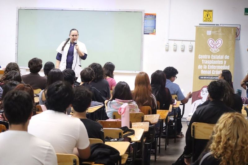 Salud BCS llevó a estudiantes de la UABCS información médica y legal para fomentar la donación voluntaria y derribar mitos en torno a este proceso.