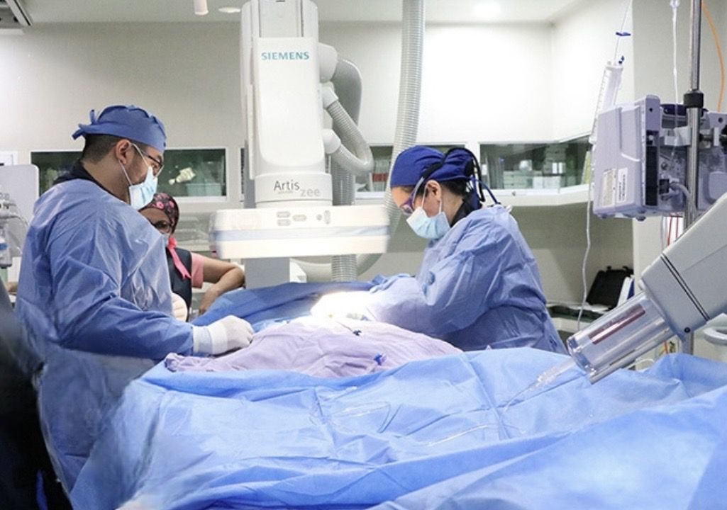 Una jornada de cateterismos atendió gratuitamente a 12 niñas, niños y adolescentes; seis procedimientos fueron terapéuticos y el resto permitió preparar futuras cirugías.