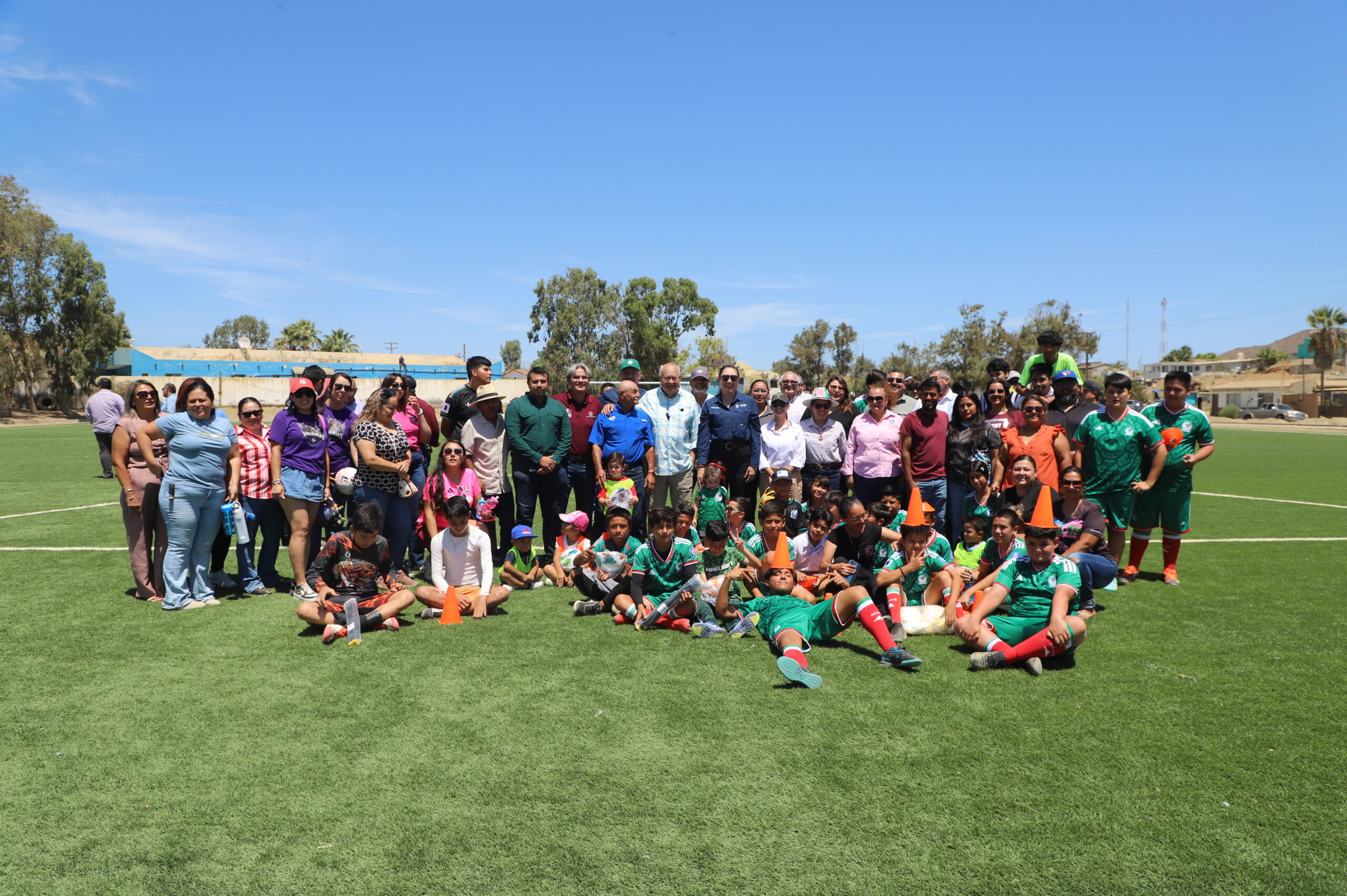 Isla Natividad estrena cancha de fútbol con inversión de 5.9 mdp