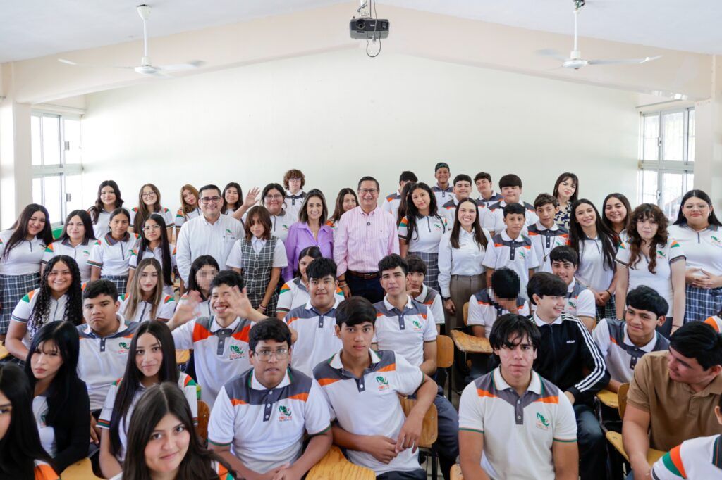 El curso propedéutico arrancó en 23 planteles mientras el Colegio actualiza carreras y programas para responder a las nuevas exigencias profesionales.