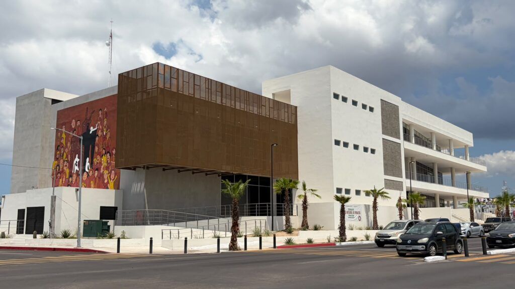 La oficina se encuentra en Colosio y Carabineros y recibe trámites presenciales de 8:00 a 15:00 horas; la plataforma digital opera hasta las 20:00 horas para personal notarial.