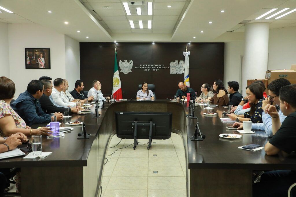 El Ayuntamiento prepara insumos para emergencias y mantiene trabajos de limpieza y desazolve de arroyos en zonas urbanas y rurales.
