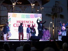 Mole, calenda y danzas celebran la diversidad cultural de La Paz