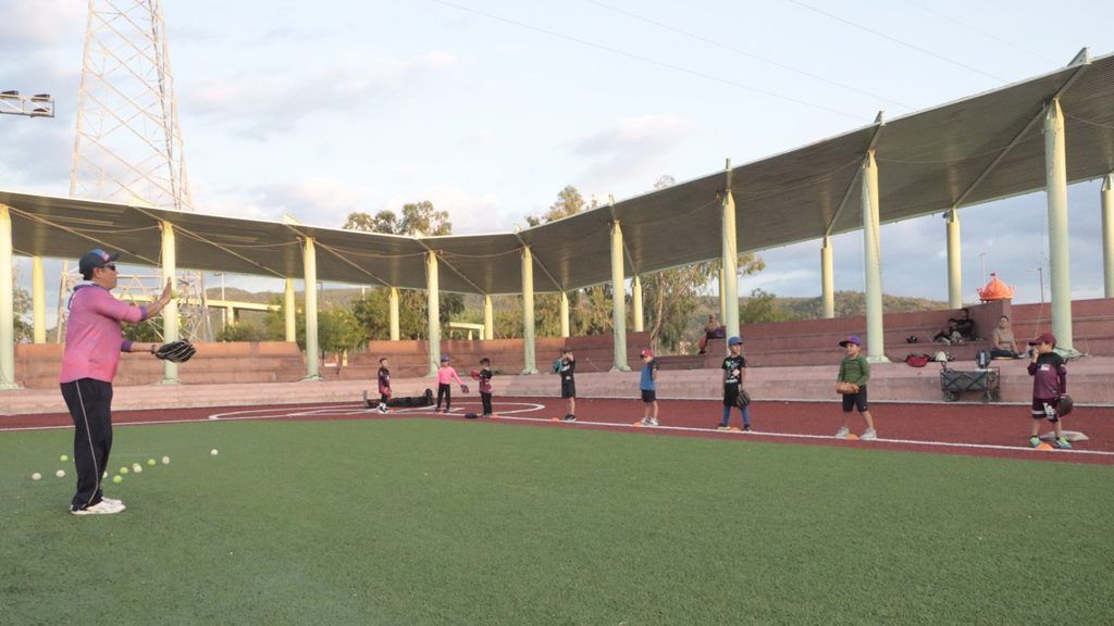 Natación, fútbol, robótica, karate, pintura, ajedrez y otras disciplinas tienen espacios disponibles en La Pitahaya, “Memo” Ayón y “El Piojillo”.