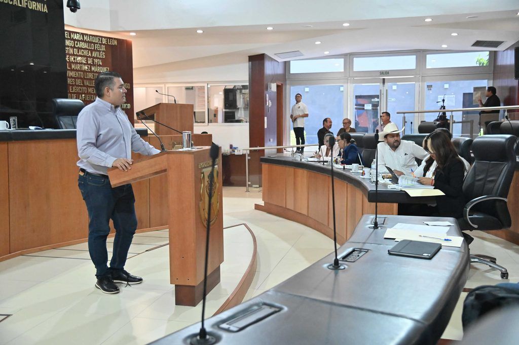 La XVII Legislatura aprobó un nuevo exhorto a autoridades federales ante las interrupciones del servicio y los costos de la energía que enfrentan usuarios en la entidad.
