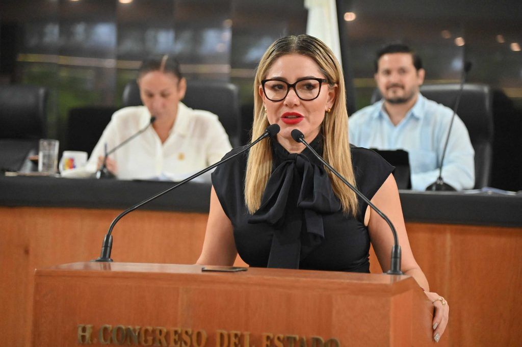 La iniciativa de la diputada Karina Olivas plantea además publicar órdenes del día y documentos, y limitar los asuntos que pueden discutirse en sesiones privadas.