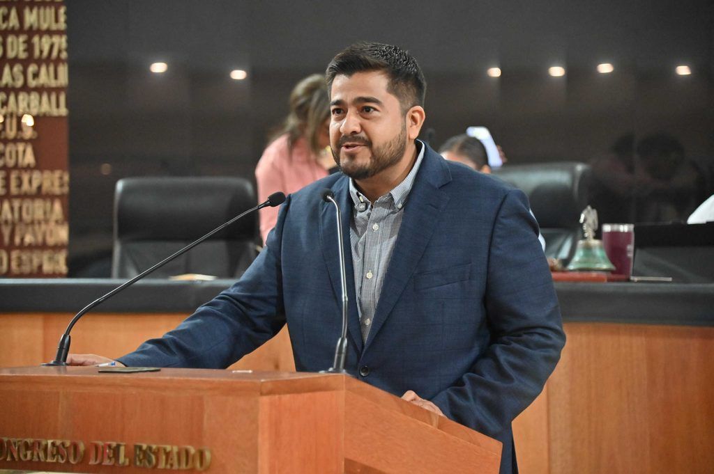 La iniciativa plantea que dependencias y organismos realicen investigaciones previas y consideren preferentemente cotizaciones de proveedores locales.