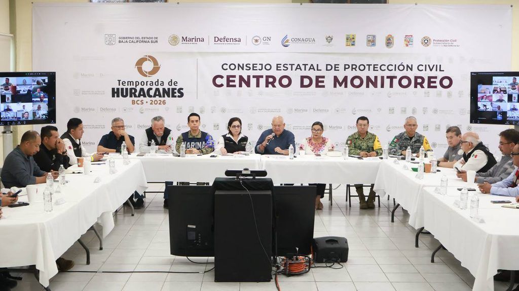 El ciclón categoría 3 presenta vientos de 185 km/h y rachas de hasta 220; prevén lluvias torrenciales y oleaje de 8 a 10 metros.