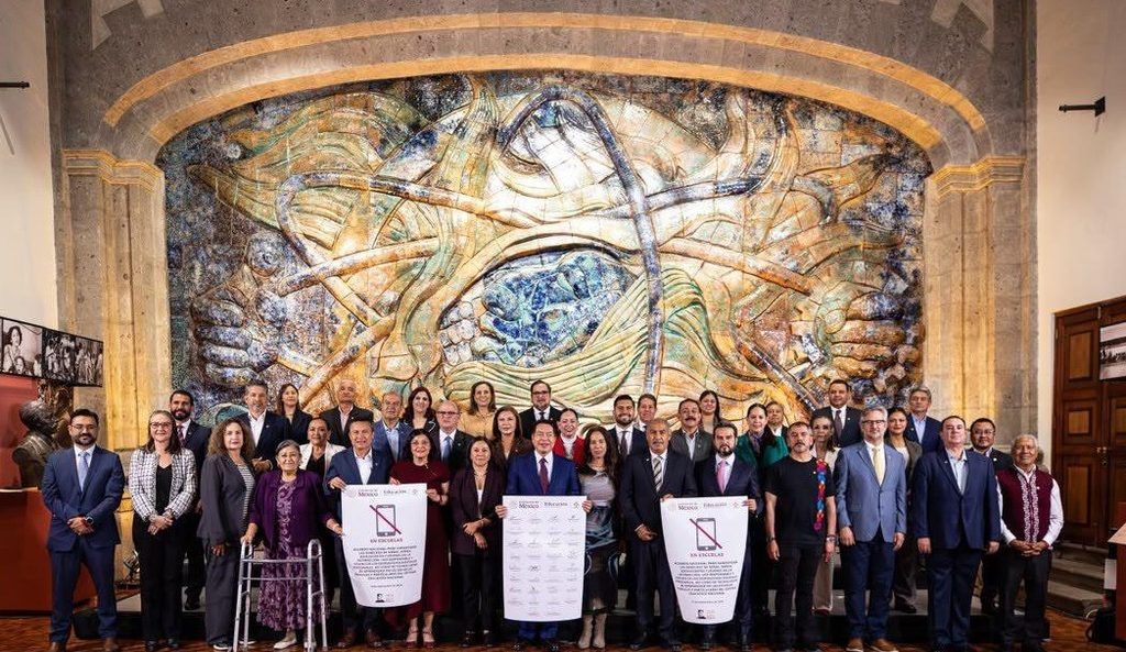 La disposición abarcará toda la jornada escolar, incluidos los recreos; en bachillerato cada plantel establecerá sus propias reglas.