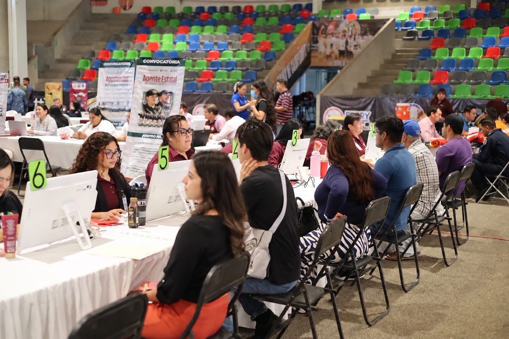La Feria Nacional de Empleo “Construyendo Oportunidades” reunió a empresas, instituciones y personas en búsqueda de trabajo.
