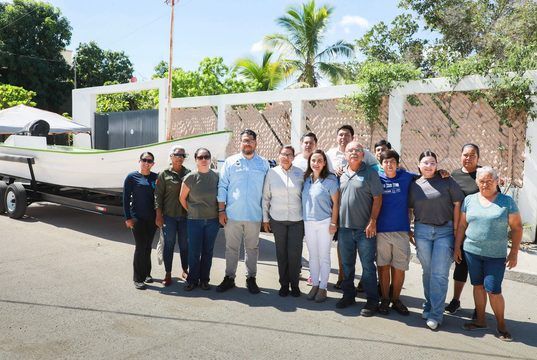 Guardianas del Conchalito reciben remolque para labores de conservación del manglar